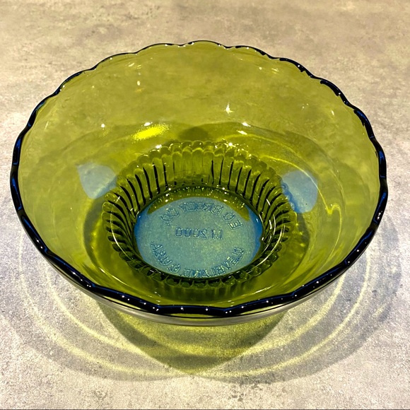 Vintage EO Brody Co M2000 Scalloped Bowl - Picture 3 of 7